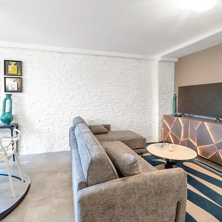 Luxury 200 Meters From Place Des Lices Apartman *